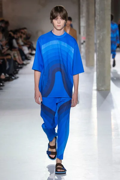 Look 14